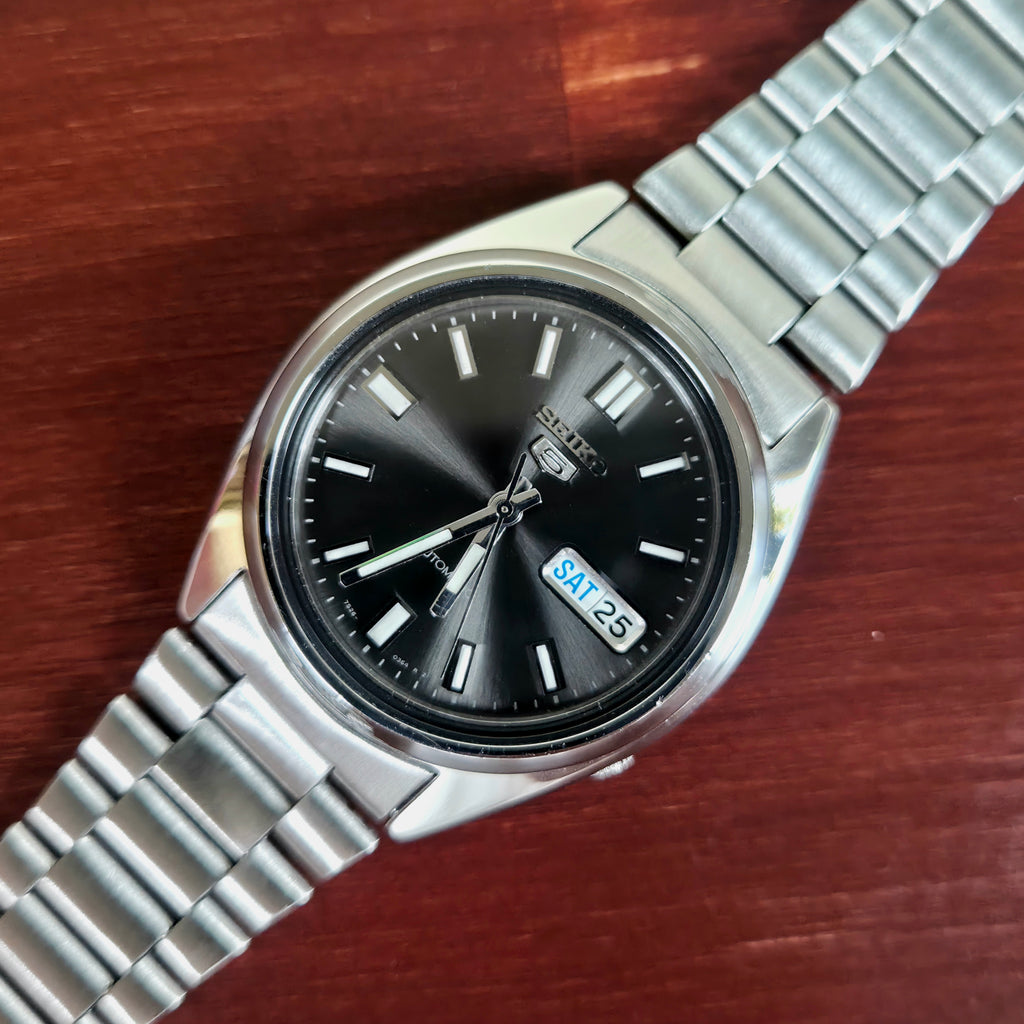 Seiko 5 SNXS 7S26-3040 Automático – Dial Negro