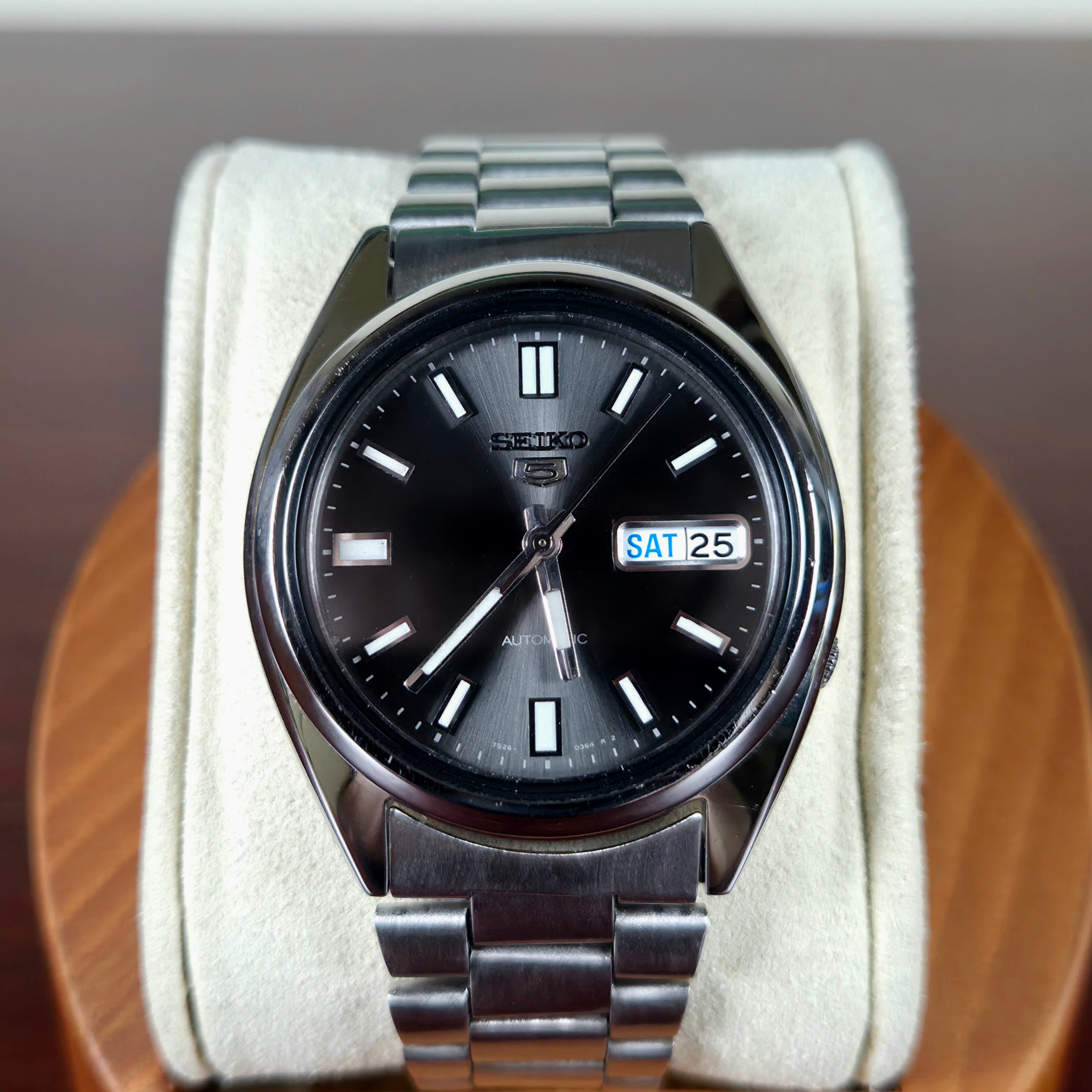 Seiko 5 SNXS 7S26-3040 Automático – Dial Negro